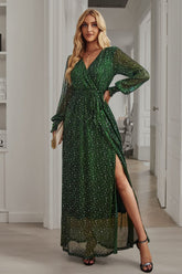 Vestido largo verde oscuro de manga larga con cuello en V